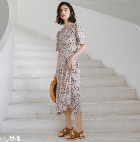 小個(gè)子女生穿什么裙子好看？小個(gè)子女生穿搭技巧