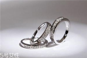 戒指可以戴右手嗎？戒指能戴在右手上嗎