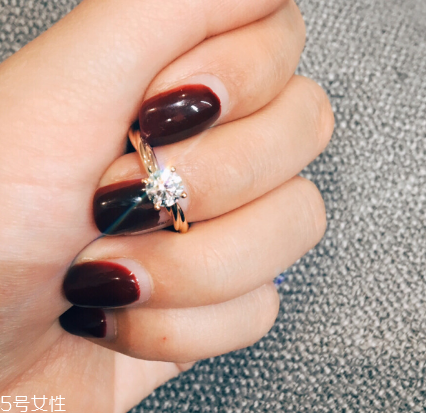 戒指可以戴中指嗎？戒指能不能戴在中指