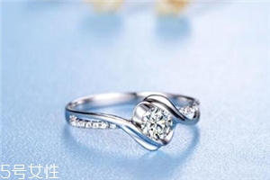 戒指可以戴中指嗎？戒指能不能戴在中指