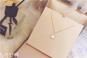 寶格麗扇子項鏈?zhǔn)鞘裁床馁|(zhì)？寶格麗小扇子項鏈材質(zhì)