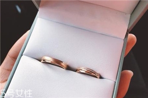 戒指應(yīng)該戴在哪個手上？戒指戴左手還是右手