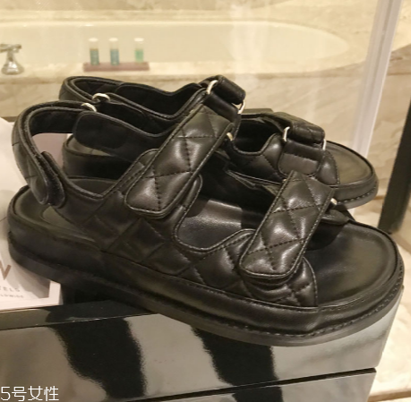 今年流行什么樣的涼鞋？今年流行的涼鞋款式推薦