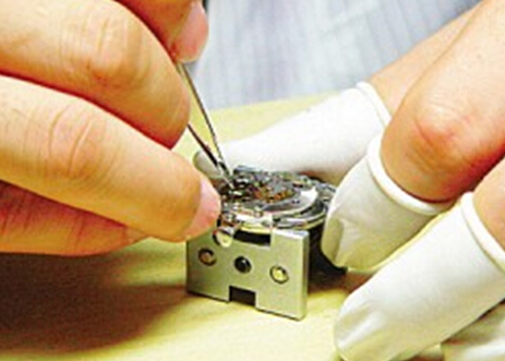 fossil手表怎么換電池？fossil手表換電池的方法