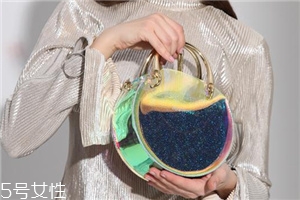 夏天適合背什么包？適合夏天背的包包款式