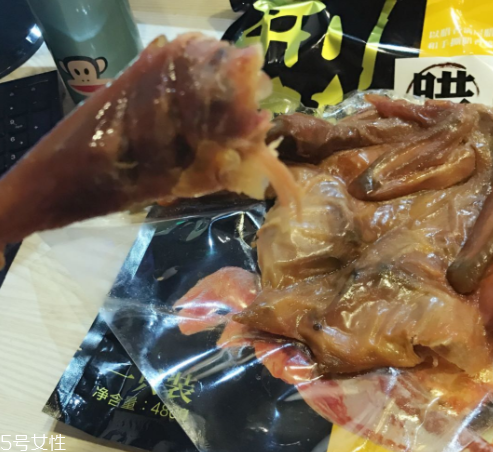 臘雞可以帶上飛機嗎？坐飛機可以帶臘雞嗎？