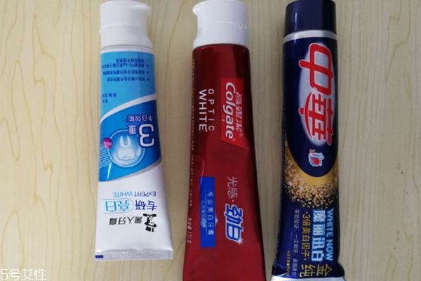 中華和黑人美白牙膏哪個(gè)好 三個(gè)國(guó)內(nèi)熱門(mén)美白牙膏對(duì)比評(píng)測(cè)