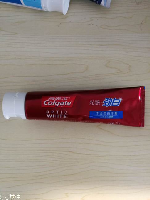 中華和黑人美白牙膏哪個(gè)好 三個(gè)國(guó)內(nèi)熱門(mén)美白牙膏對(duì)比評(píng)測(cè)