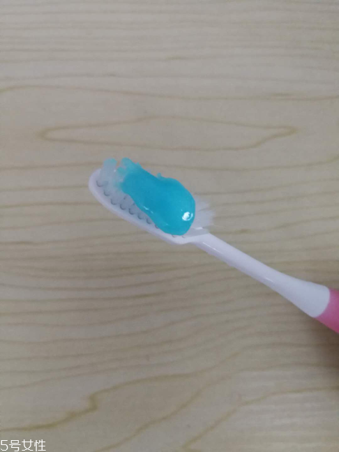 中華和黑人美白牙膏哪個(gè)好 三個(gè)國(guó)內(nèi)熱門(mén)美白牙膏對(duì)比評(píng)測(cè)