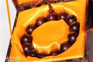 手鏈?zhǔn)裁茨绢^最好？手鏈哪種木頭比較好