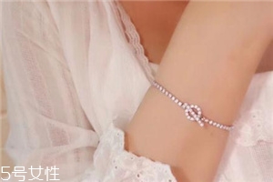 手鏈?zhǔn)裁搭伾每?？手鏈哪種顏色最好看