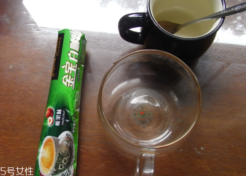 白咖啡是什么顏色？白咖啡是白色嗎？
