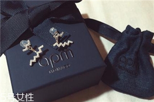 耳釘有血跡怎么清洗？耳釘上的血跡用什么洗？