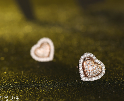 耳釘什么材質(zhì)的好？耳釘買什么材質(zhì)好？