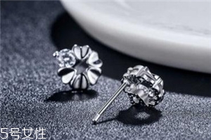 耳釘什么材質(zhì)的好？耳釘買什么材質(zhì)好？