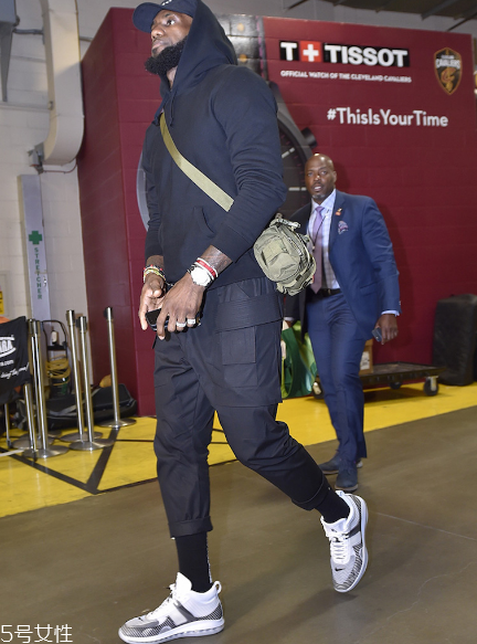 john elliott聯(lián)名nike lebron icon什么時(shí)候發(fā)售？