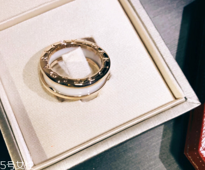 寶格麗陶瓷戒指是什么材質(zhì)？寶格麗陶瓷戒指材質(zhì)介紹