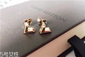耳釘穿不過(guò)去怎么辦？耳釘卡在中間怎么處理？