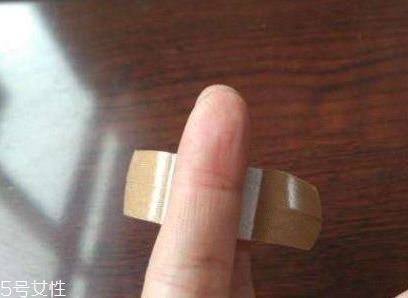 創(chuàng)可貼可以消腫嗎？創(chuàng)可貼有消腫功效嗎？