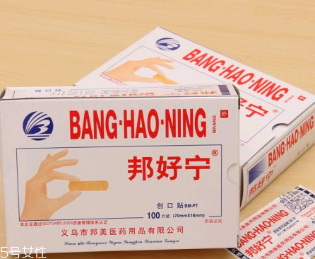 創(chuàng)可貼和肉連著怎么辦？創(chuàng)可貼連著肉怎么處理？