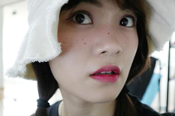 雀斑妝容怎么畫(huà)簡(jiǎn)單又快速 田園少女雀斑妝容教程