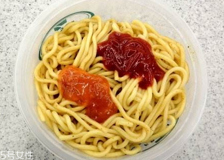 車(chē)仔面熱量高嗎 烏冬面和車(chē)仔面哪個(gè)熱量高