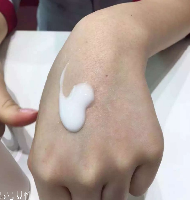乳液可以當妝前乳嗎？乳液當妝前乳用好嗎？