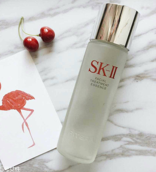雅詩蘭黛肌底微精華和sk2神仙水哪個好？成分一樣嗎？