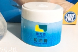 蛇油膏治腳氣嗎？腳氣可以用蛇油膏嗎？