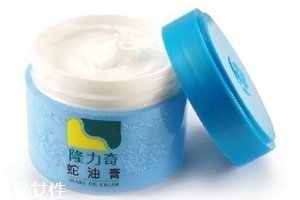 蛇油膏是蛇油做的嗎？蛇油膏里面有蛇油嗎？