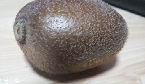 綠心獼猴桃硬的能吃嗎？硬的綠心獼猴桃能吃嗎？