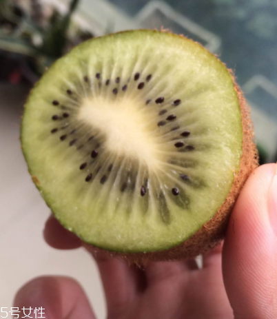 綠心獼猴桃含葉酸嗎？綠心獼猴桃里面有葉酸嗎？