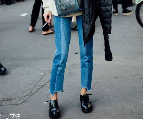 腿粗穿什么牛仔褲顯瘦？腿粗適合穿什么樣的牛仔褲？