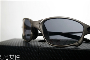 oakley是奢侈品牌嗎？歐克利屬于奢侈品嗎？