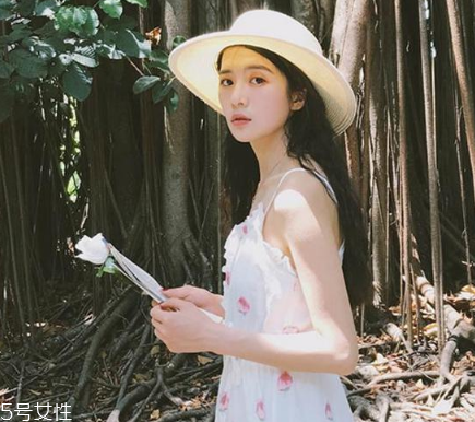 夏天拍照穿什么裙子好看？拍照適合穿什么裙子？