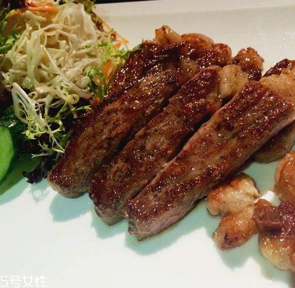 西冷牛排如何腌制肉嫩？西冷牛排腌制方法