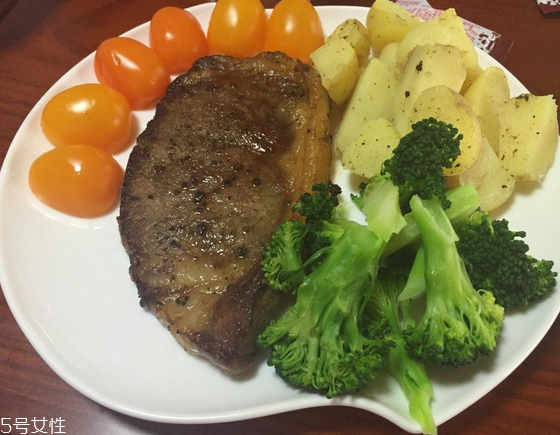 西冷牛排有肥肉嗎？西冷牛排是瘦肉嗎？