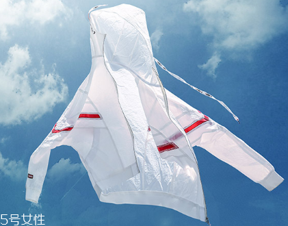 防曬衣里面穿什么？防曬衣里面怎么搭配？
