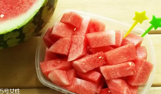 西瓜汁怎么洗掉？怎樣避免西瓜汁弄臟衣物？
