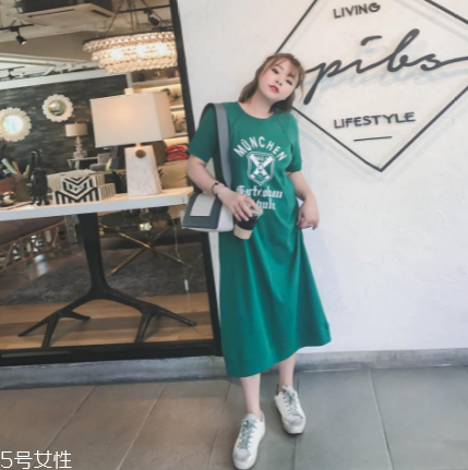 綠色連衣裙怎么搭配？綠色連衣裙搭配圖片