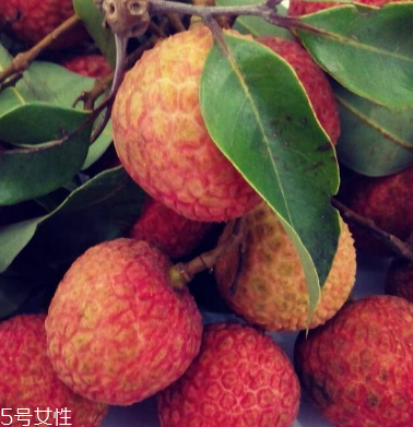 荔枝食用方法 荔枝怎么吃不上火？