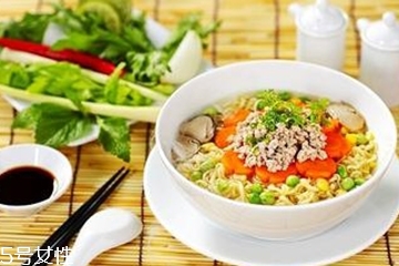 方便面加牛奶好吃嗎？牛奶方便面是黑暗料理嗎？