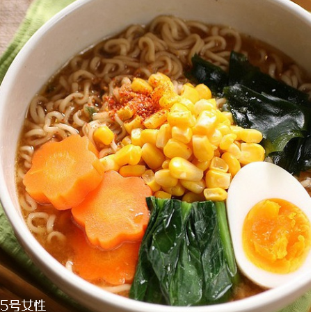 方便面加牛奶好吃嗎？牛奶方便面是黑暗料理嗎？