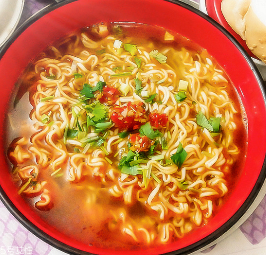 方便面和米飯哪個熱量高？方便面和米飯哪個更容易長胖？