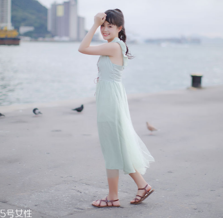 什么顏色連衣裙顯白？連衣裙什么顏色最顯白？