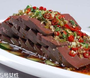 雞血弄衣服上了怎么辦？雞血洗得干凈嗎？