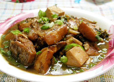 青魚肚子里有蝦能吃嗎？青魚吃蝦嗎？