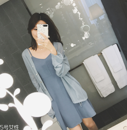 黃皮適合什么顏色裙子？什么顏色裙子適合黃皮女生？