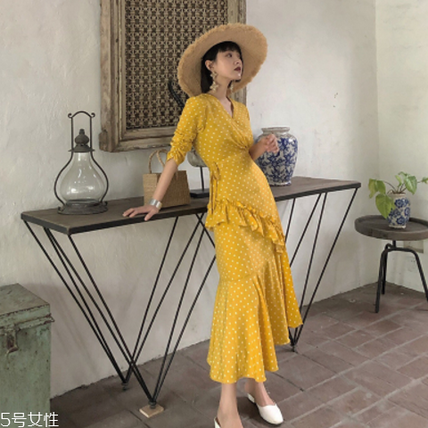 黃皮適合什么顏色裙子？什么顏色裙子適合黃皮女生？