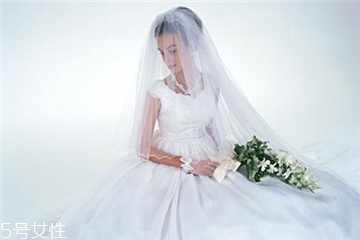 婚紗是男方買還是女方買？婚紗應(yīng)該哪一方買？